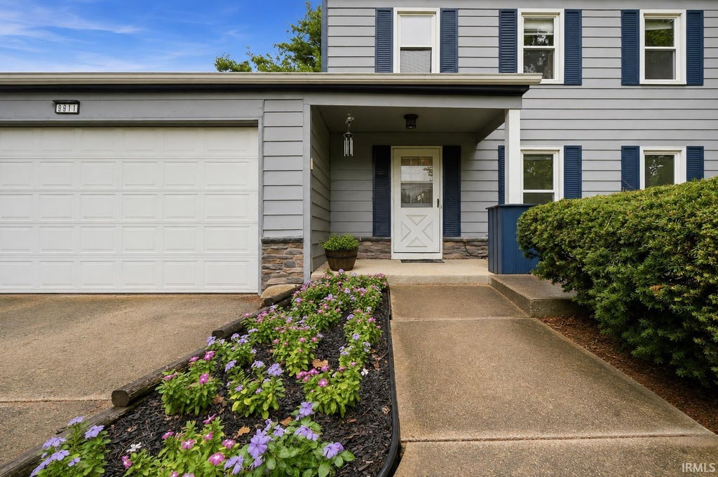 Photo of 9911 Jamaica Drive, Fort Wayne, IN 46825 (MLS # 202636313)