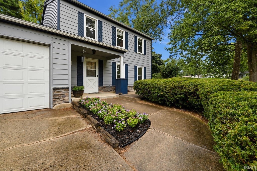 Photo of 9911 Jamaica Drive, Fort Wayne, IN 46825 (MLS # 202636313)