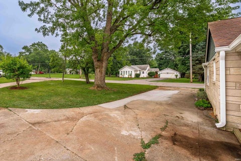 Tiny photo for 7700 W Cornbread Road, Yorktown, IN 47396 (MLS # 202629359)