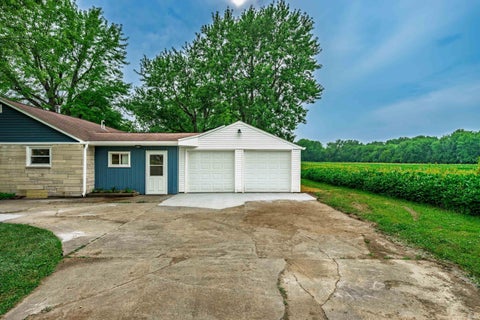 Tiny photo for 7700 W Cornbread Road, Yorktown, IN 47396 (MLS # 202629359)