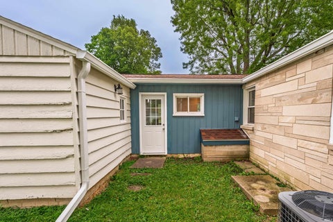 Tiny photo for 7700 W Cornbread Road, Yorktown, IN 47396 (MLS # 202629359)