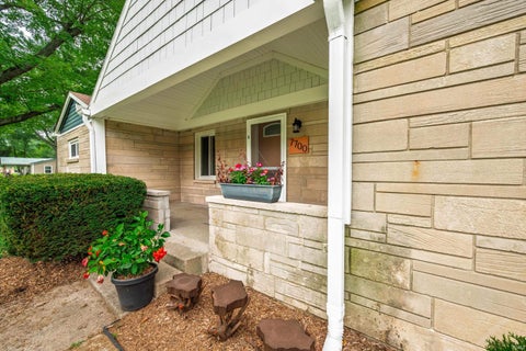 Tiny photo for 7700 W Cornbread Road, Yorktown, IN 47396 (MLS # 202629359)