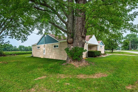 Tiny photo for 7700 W Cornbread Road, Yorktown, IN 47396 (MLS # 202629359)