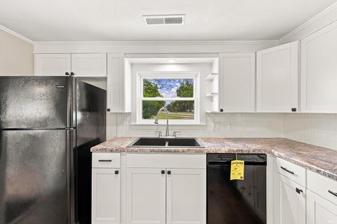 Tiny photo for 7700 W Cornbread Road, Yorktown, IN 47396 (MLS # 202629359)
