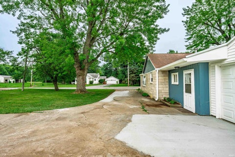 Tiny photo for 7700 W Cornbread Road, Yorktown, IN 47396 (MLS # 202629359)