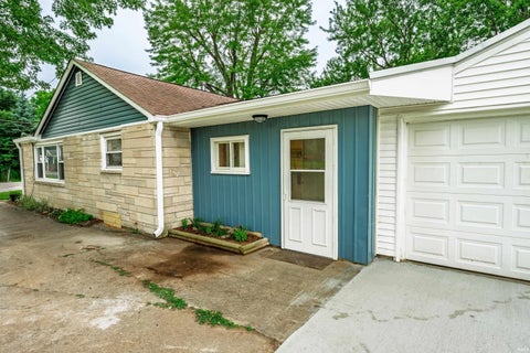 Tiny photo for 7700 W Cornbread Road, Yorktown, IN 47396 (MLS # 202629359)