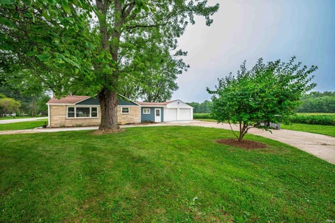 Tiny photo for 7700 W Cornbread Road, Yorktown, IN 47396 (MLS # 202629359)