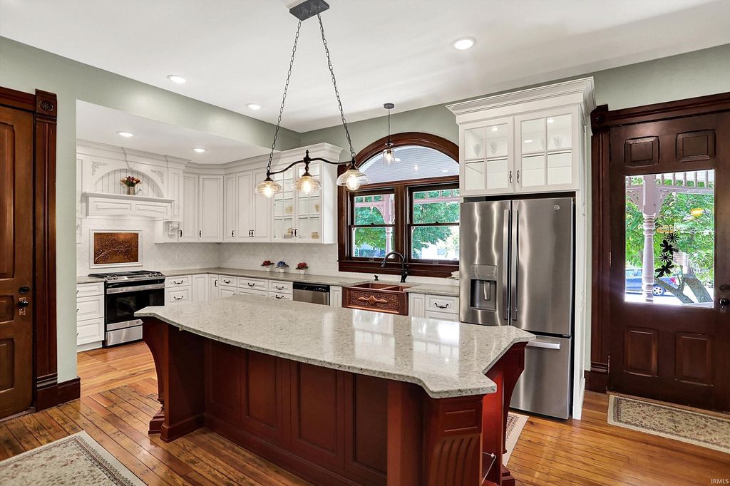 Photo of 189 S Jefferson Street, Martinsville, IN 46151 (MLS # 202536602)