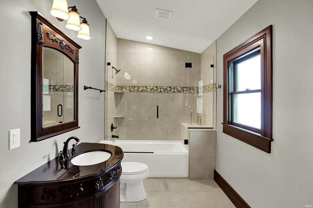 Photo of 189 S Jefferson Street, Martinsville, IN 46151 (MLS # 202536602)