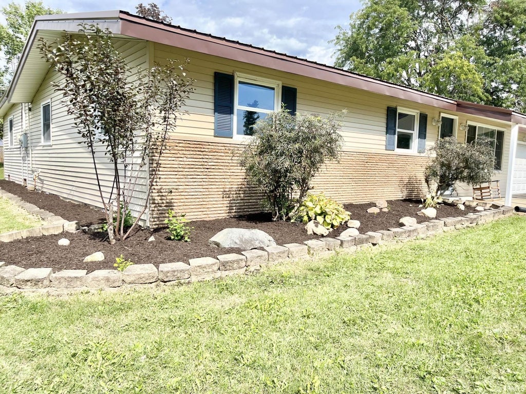 Photo of 6913 47th Drive, Fort Wayne, IN 46835 (MLS # 202638575)