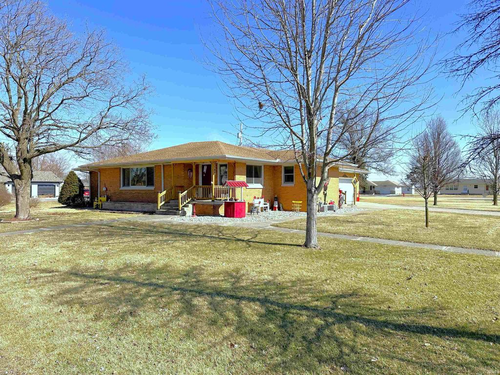 Photo of 507 S Range Street, Wolcott, IN 47995 (MLS # 202606545)