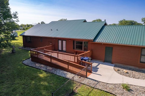 Tiny photo for 606 W Markle Road, Huntington, IN 46750 (MLS # 202632647)