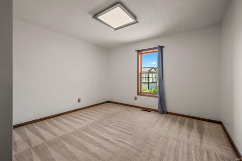 Tiny photo for 606 W Markle Road, Huntington, IN 46750 (MLS # 202632647)