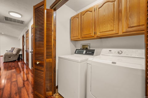 Tiny photo for 606 W Markle Road, Huntington, IN 46750 (MLS # 202632647)