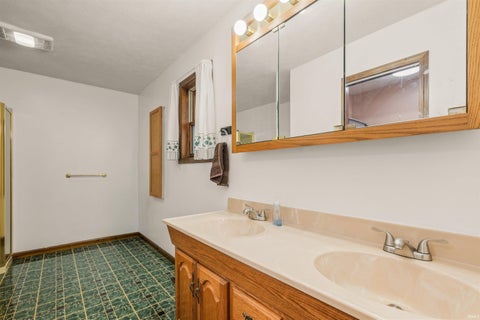 Tiny photo for 606 W Markle Road, Huntington, IN 46750 (MLS # 202632647)