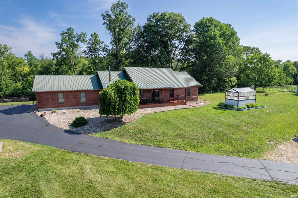Photo of 606 W Markle Road, Huntington, IN 46750 (MLS # 202632647)