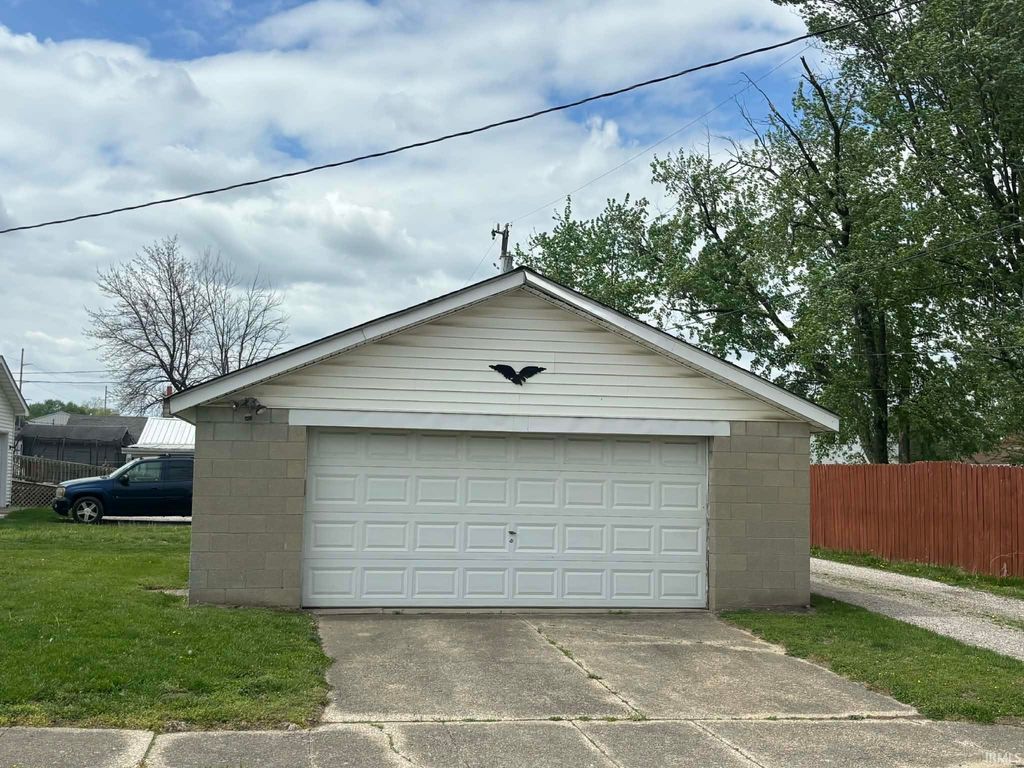 Photo of 200 W Walnut Street, Washington, IN 47501 (MLS # 202612927)