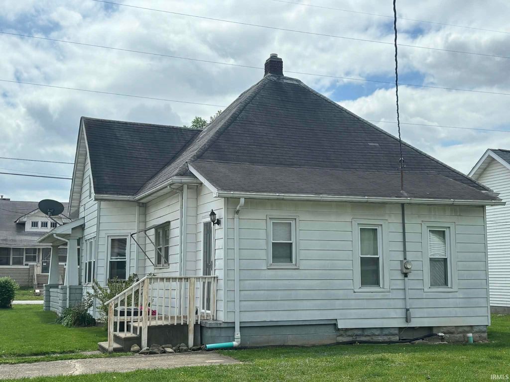 Photo of 200 W Walnut Street, Washington, IN 47501 (MLS # 202612927)