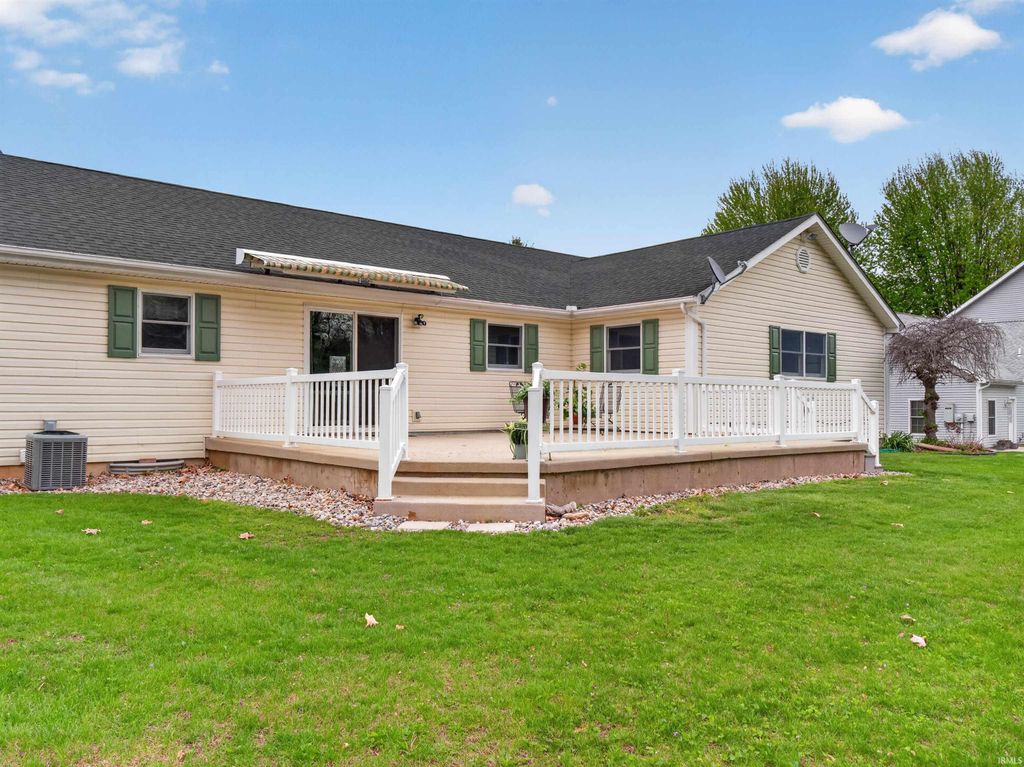 Photo of 4693 E Sunset Drive, Syracuse, IN 46567 (MLS # 202614332)