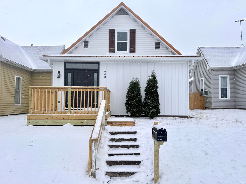 Photo of 903 S Water Street, Jonesboro, IN 46938 (MLS # 202608750)