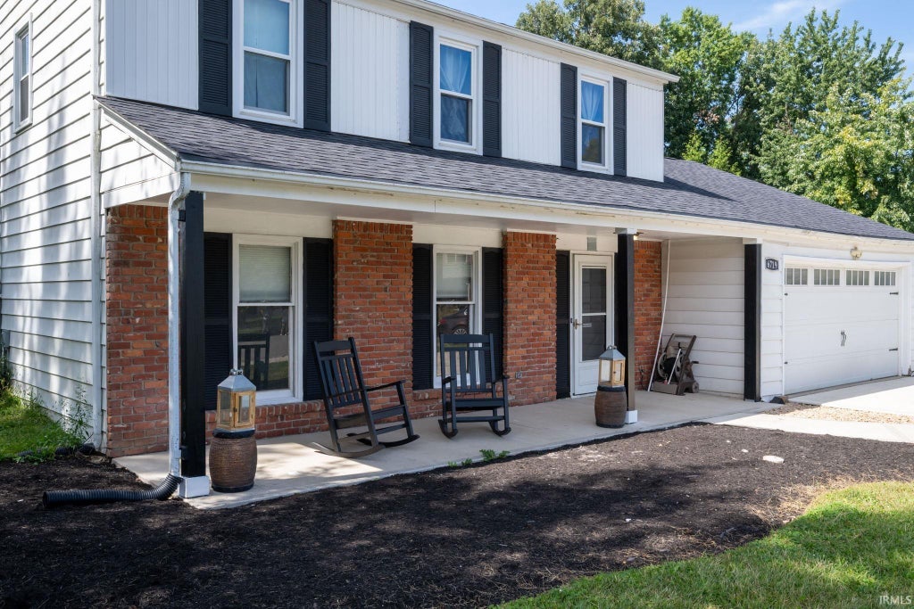 Photo of 6719 Lake Crest Court, Fort Wayne, IN 46815 (MLS # 202637761)
