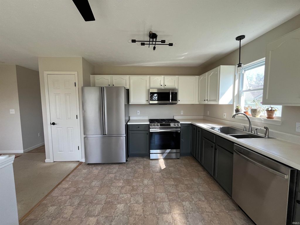 Photo of 336 E Cardinal Glen Drive, Bloomington, IN 47401 (MLS # 202610837)