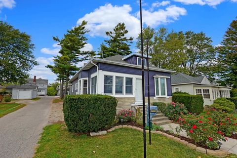 Photo of 717 E Market Street, Warsaw, IN 46580 (MLS # 202540598)