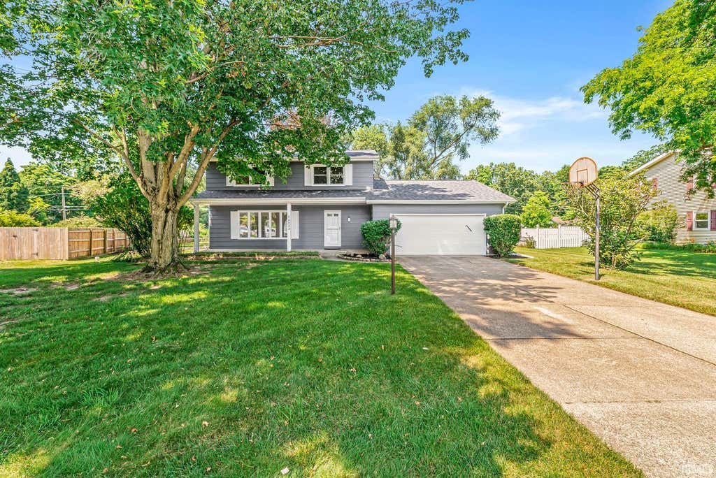 Photo of 52823 W Cypress Circle, South Bend, IN 46637 (MLS # 202628217)