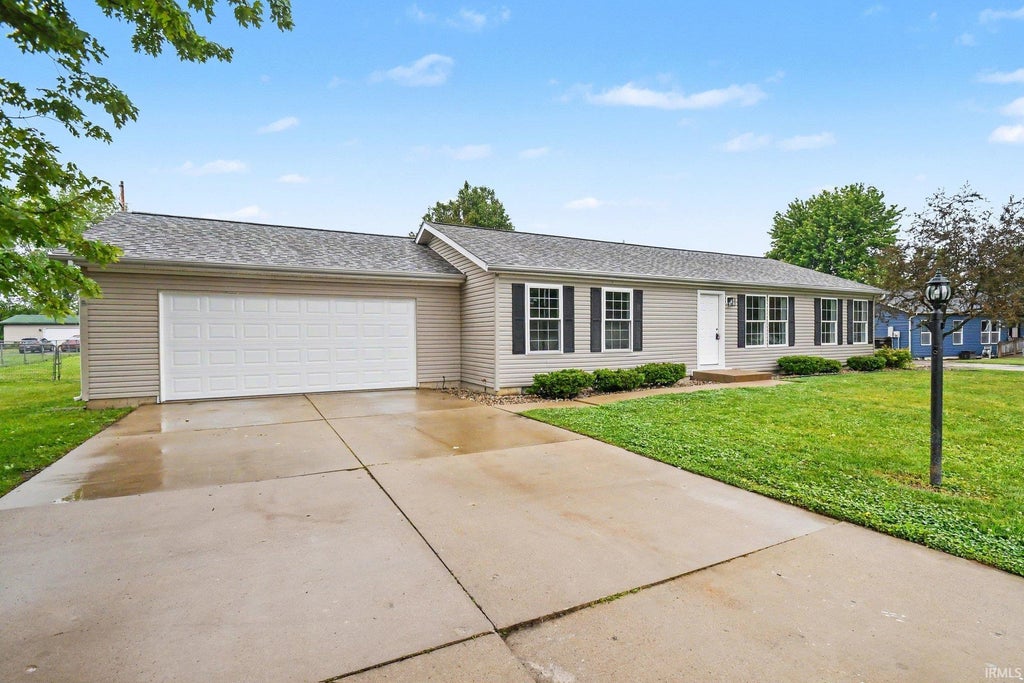 Photo of 4235 N Westerner Winds Drive, Warsaw, IN 46582 (MLS # 202621432)