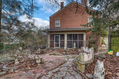 Tiny photo for 318 E Main Street, Newburgh, IN 47630 (MLS # 202548425)