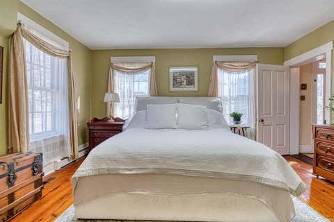 Tiny photo for 318 E Main Street, Newburgh, IN 47630 (MLS # 202548425)