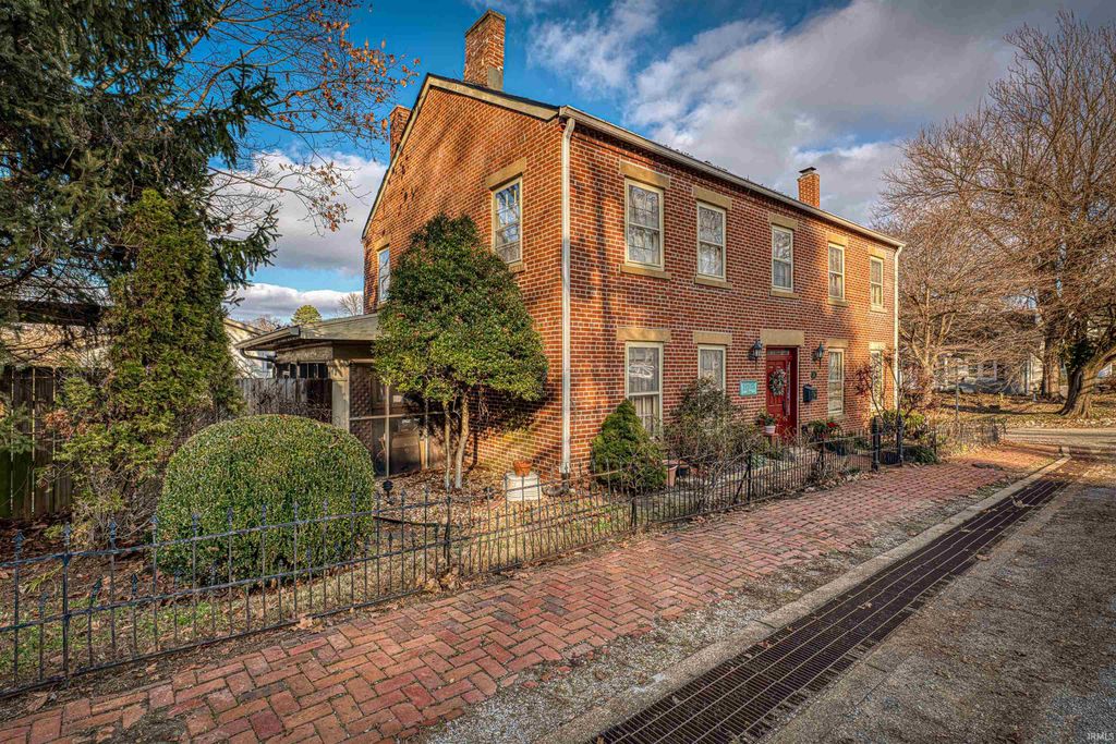 Photo of 318 E Main Street, Newburgh, IN 47630 (MLS # 202548425)