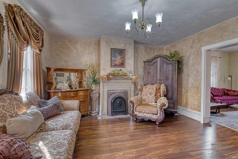 Tiny photo for 318 E Main Street, Newburgh, IN 47630 (MLS # 202548425)
