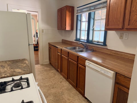 Tiny photo for 619 W Ashland Avenue, Muncie, IN 47303 (MLS # 202629025)