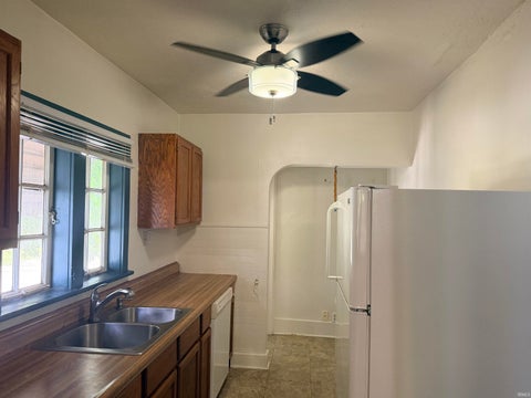 Tiny photo for 619 W Ashland Avenue, Muncie, IN 47303 (MLS # 202629025)