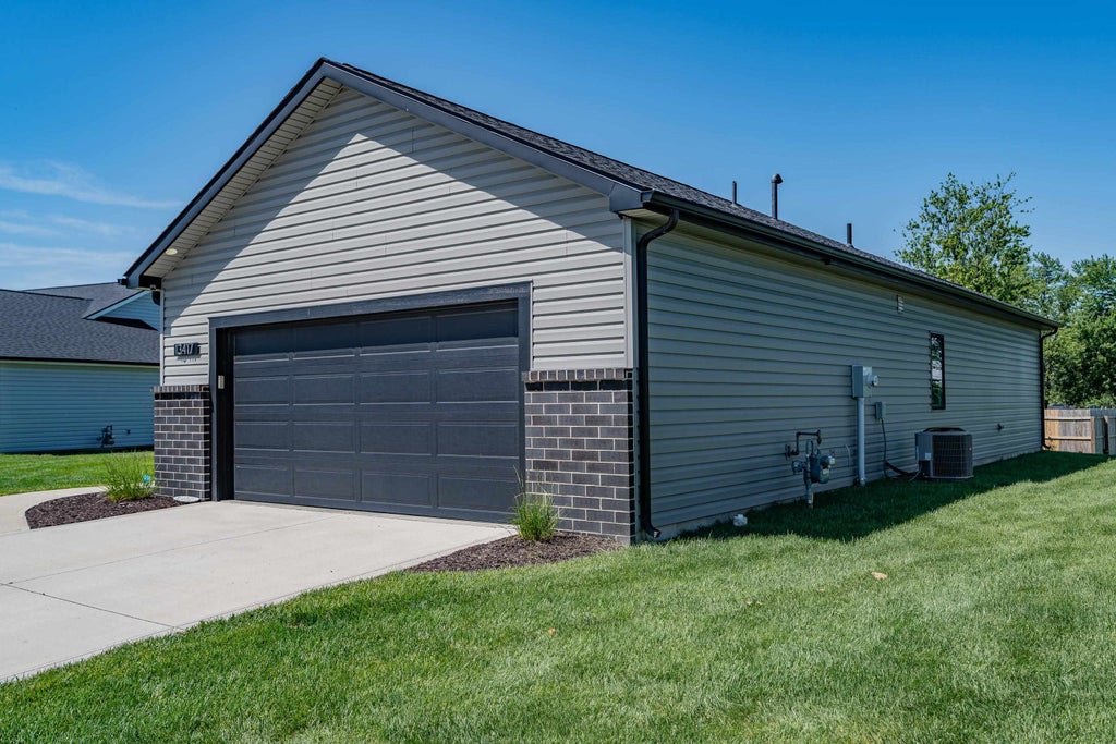 Photo of 13417 Martingale Cove, Grabill, IN 46741 (MLS # 202636773)