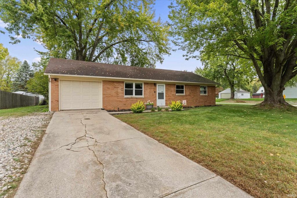 Photo of 23585 Forrestview Avenue, Elkhart, IN 46517 (MLS # 202603374)