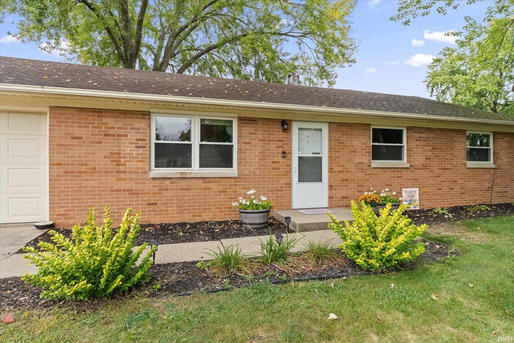 Photo of 23585 Forrestview Avenue, Elkhart, IN 46517 (MLS # 202603374)