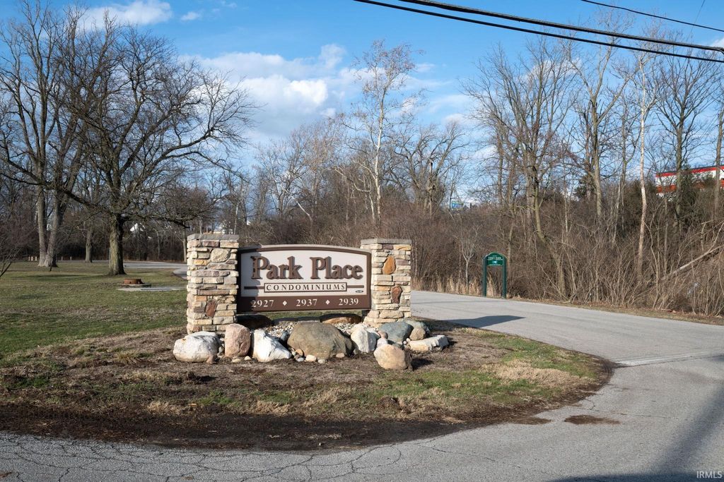 Photo of 2927 Westbrook Drive #B218, Fort Wayne, IN 46805 (MLS # 202607430)