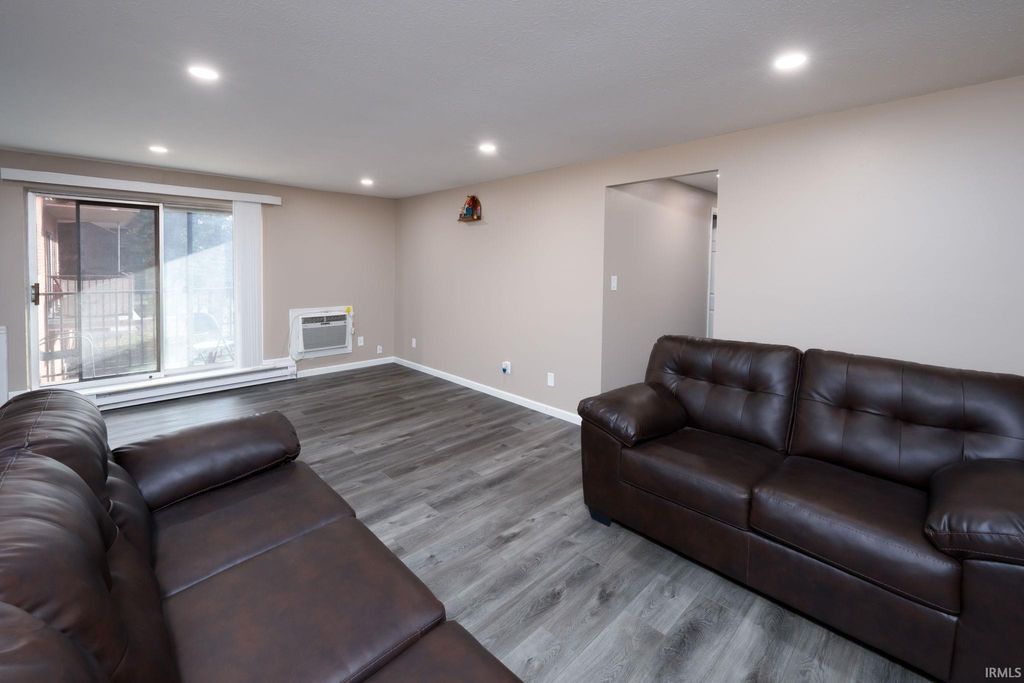 Photo of 2927 Westbrook Drive #B218, Fort Wayne, IN 46805 (MLS # 202607430)