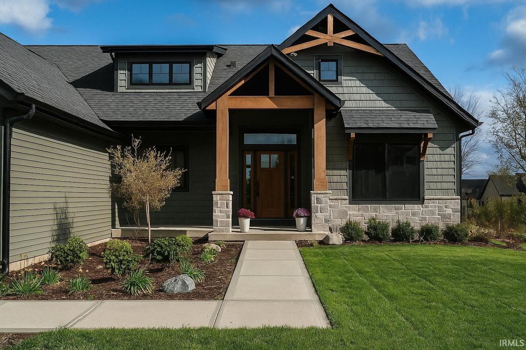 Photo of 670 Gatcombe Run, Fort Wayne, IN 46845 (MLS # 202548104)