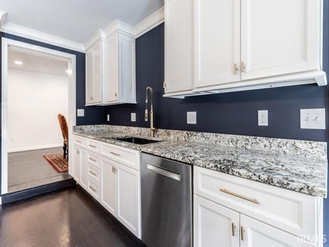 Tiny photo for 900 Plaza Drive, Evansville, IN 47715 (MLS # 202632758)