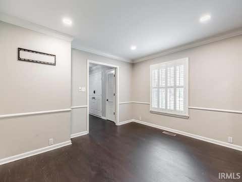 Tiny photo for 900 Plaza Drive, Evansville, IN 47715 (MLS # 202632758)