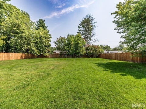 Tiny photo for 900 Plaza Drive, Evansville, IN 47715 (MLS # 202632758)