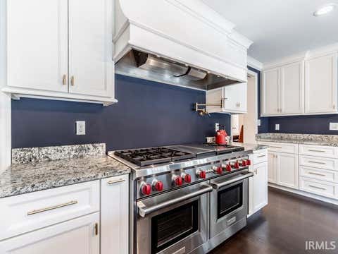 Tiny photo for 900 Plaza Drive, Evansville, IN 47715 (MLS # 202632758)