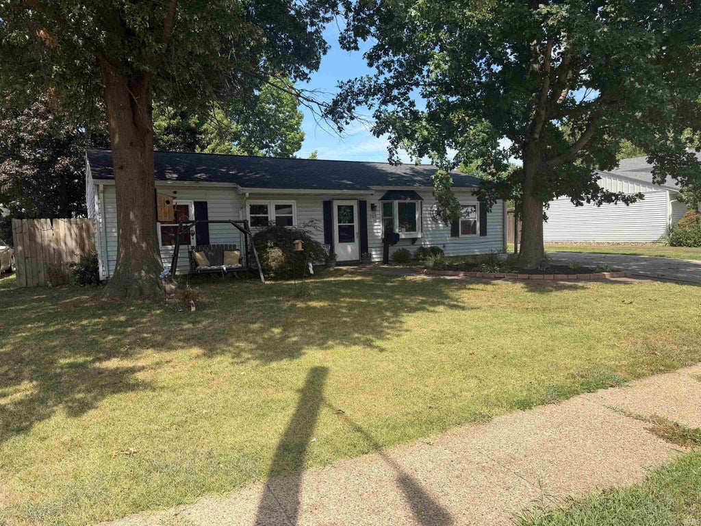 Photo of 509 Colonial Avenue, Evansville, IN 47710 (MLS # 202633610)