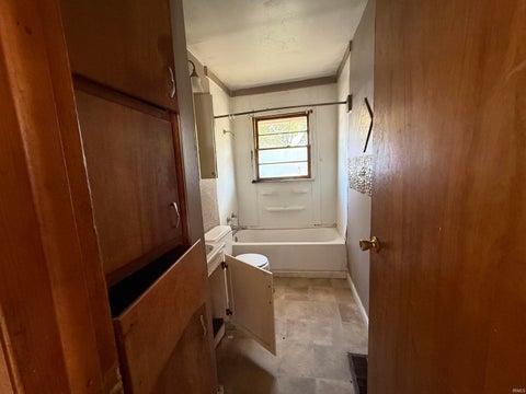 Tiny photo for 914 916 Judson Street, Evansville, IN 47713 (MLS # 202642178)
