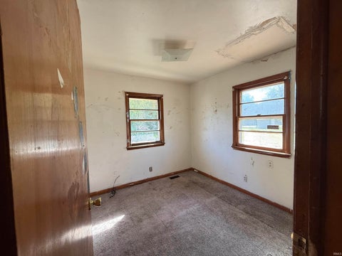 Tiny photo for 914 916 Judson Street, Evansville, IN 47713 (MLS # 202642178)