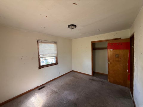 Tiny photo for 914 916 Judson Street, Evansville, IN 47713 (MLS # 202642178)