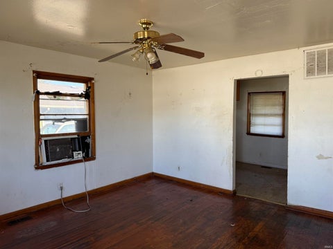 Tiny photo for 914 916 Judson Street, Evansville, IN 47713 (MLS # 202642178)